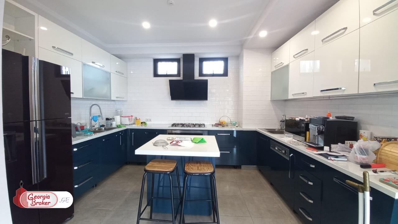 nearly repaired 12-room house for sale